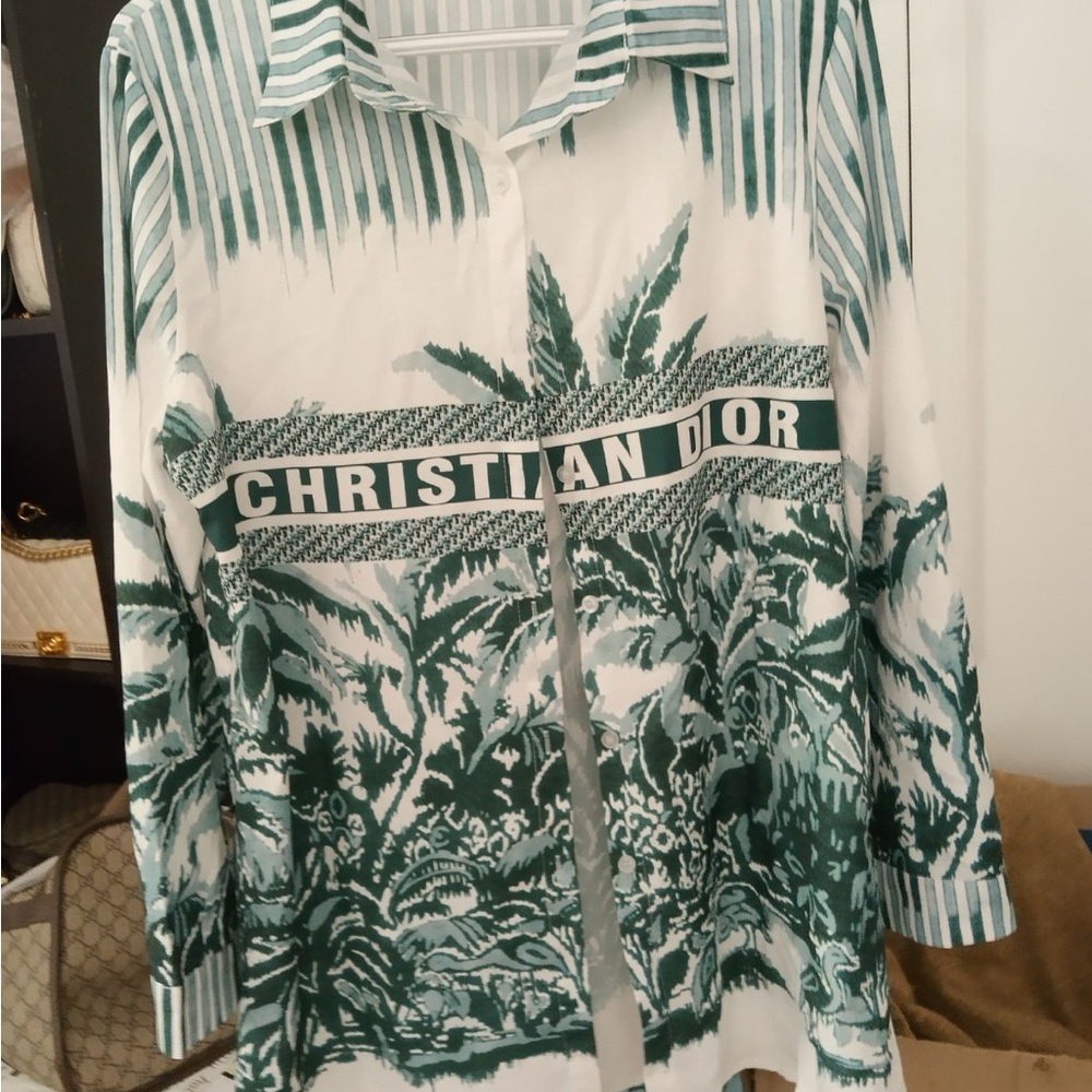 Size extra large silk Material brand new condition no tags though